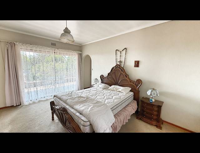 5 BEDROOM HOUSE FOR SALE IN THE HILL